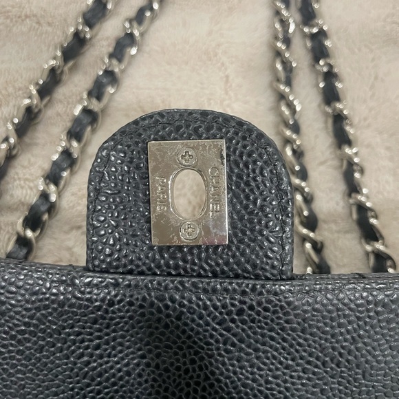Vintage Classic Caviar Chanel bag 2005-2006 authentic med size. - Picture 3 of 9